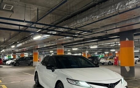 Toyota Camry, 2021 год, 3 390 000 рублей, 2 фотография