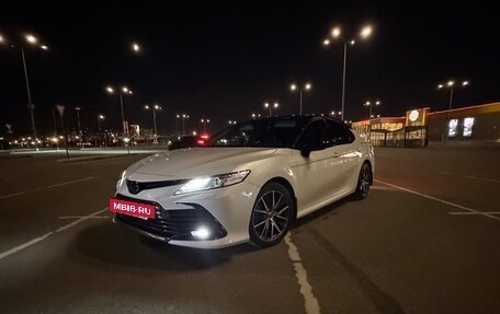 Toyota Camry, 2021 год, 3 390 000 рублей, 32 фотография
