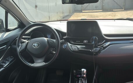 Toyota C-HR I рестайлинг, 2018 год, 2 250 000 рублей, 5 фотография