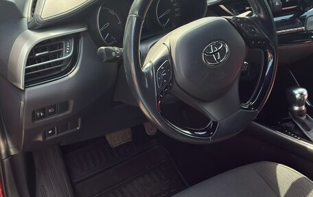Toyota C-HR I рестайлинг, 2018 год, 2 250 000 рублей, 15 фотография