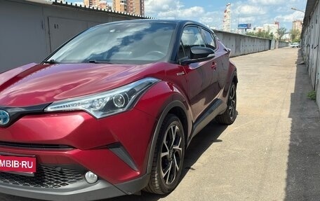Toyota C-HR I рестайлинг, 2018 год, 2 250 000 рублей, 12 фотография