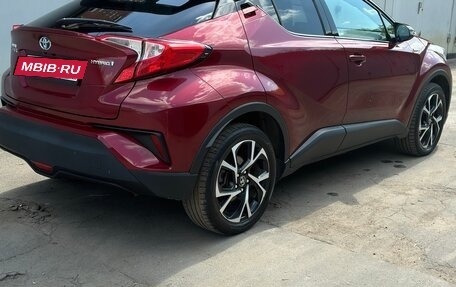 Toyota C-HR I рестайлинг, 2018 год, 2 250 000 рублей, 13 фотография