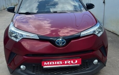 Toyota C-HR I рестайлинг, 2018 год, 2 250 000 рублей, 17 фотография