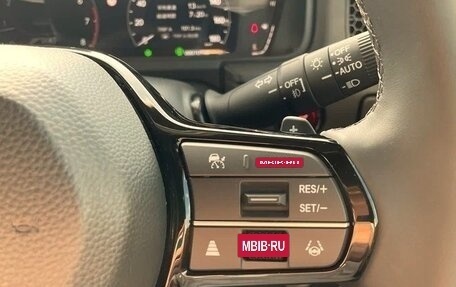 Honda Stepwgn, 2023 год, 2 360 000 рублей, 24 фотография