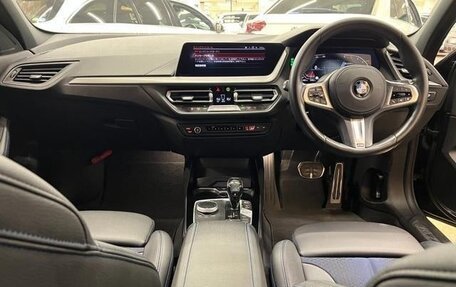 BMW 1 серия, 2022 год, 1 800 500 рублей, 8 фотография