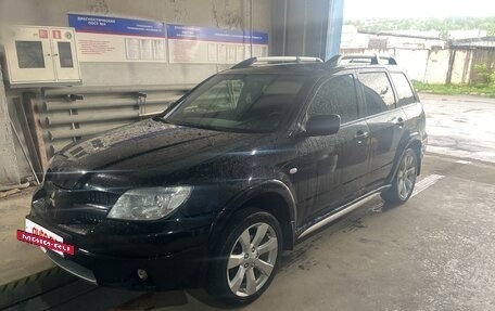 Mitsubishi Outlander III рестайлинг 3, 2006 год, 585 000 рублей, 2 фотография