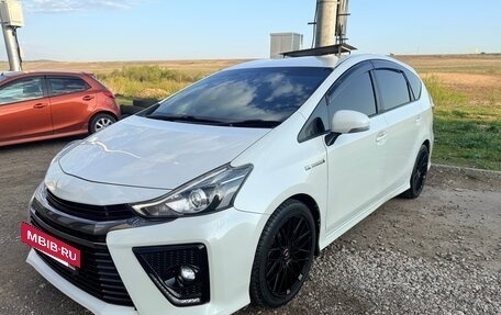 Toyota Prius Alpha I (ZVW40/41), 2016 год, 1 850 000 рублей, 3 фотография