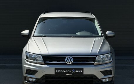 Volkswagen Tiguan II, 2018 год, 2 399 000 рублей, 2 фотография