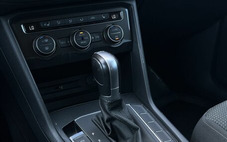 Volkswagen Tiguan II, 2018 год, 2 399 000 рублей, 18 фотография