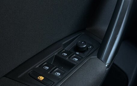 Volkswagen Tiguan II, 2018 год, 2 399 000 рублей, 19 фотография