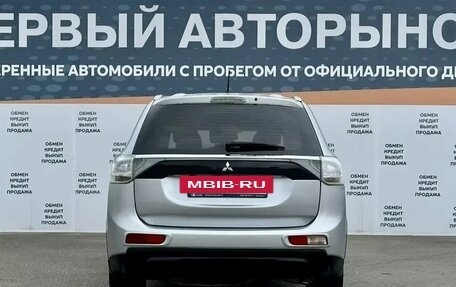 Mitsubishi Outlander III рестайлинг 3, 2014 год, 1 499 000 рублей, 6 фотография