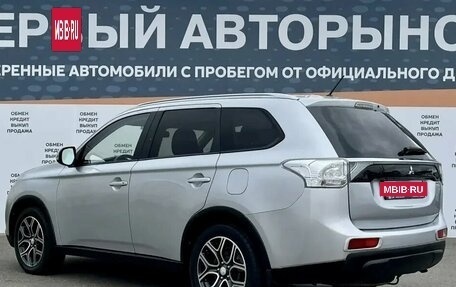 Mitsubishi Outlander III рестайлинг 3, 2014 год, 1 499 000 рублей, 7 фотография