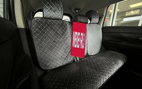 Mitsubishi Outlander III рестайлинг 3, 2014 год, 1 499 000 рублей, 14 фотография