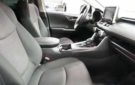 Toyota RAV4, 2020 год, 3 012 000 рублей, 10 фотография