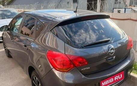 Opel Astra J, 2011 год, 620 000 рублей, 1 фотография