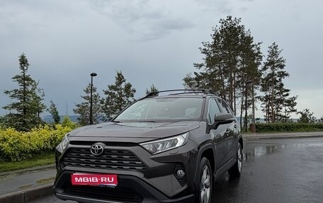 Toyota RAV4, 2020 год, 2 999 000 рублей, 1 фотография