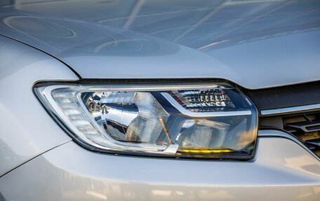 Renault Logan II, 2018 год, 1 068 000 рублей, 11 фотография