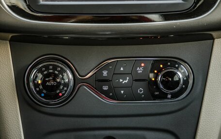 Renault Logan II, 2018 год, 1 068 000 рублей, 22 фотография