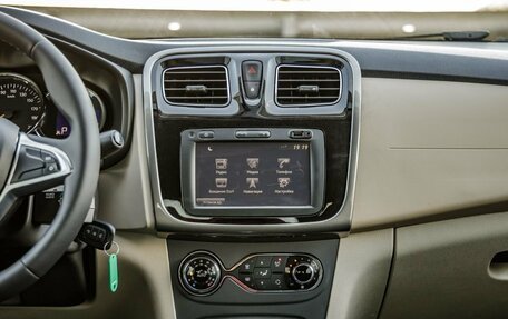 Renault Logan II, 2018 год, 1 068 000 рублей, 19 фотография