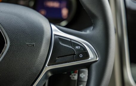 Renault Logan II, 2018 год, 1 068 000 рублей, 18 фотография