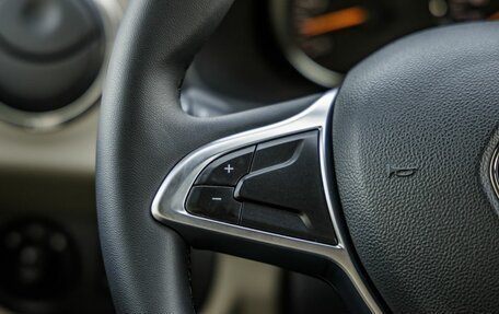 Renault Logan II, 2018 год, 1 068 000 рублей, 17 фотография