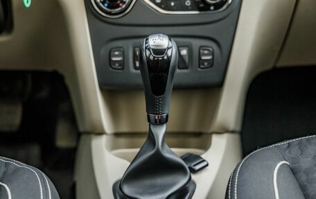 Renault Logan II, 2018 год, 1 068 000 рублей, 24 фотография