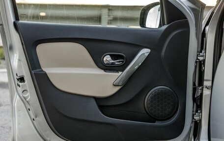 Renault Logan II, 2018 год, 1 068 000 рублей, 26 фотография
