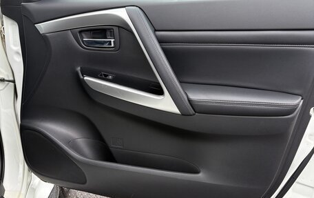 Mitsubishi Montero Sport, 2022 год, 3 830 000 рублей, 14 фотография