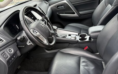 Mitsubishi Montero Sport, 2022 год, 3 830 000 рублей, 16 фотография