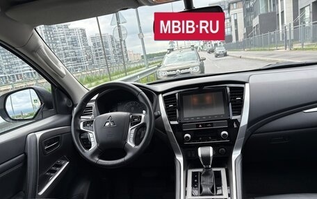 Mitsubishi Montero Sport, 2022 год, 3 830 000 рублей, 4 фотография