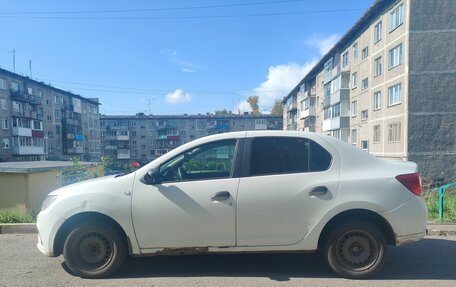 Renault Logan II, 2019 год, 400 000 рублей, 3 фотография