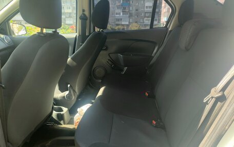 Renault Logan II, 2019 год, 400 000 рублей, 10 фотография