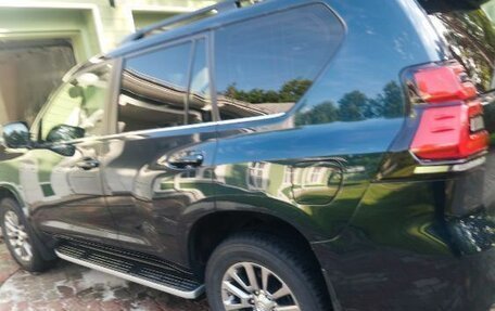 Toyota Land Cruiser Prado 150 рестайлинг 2, 2018 год, 4 300 000 рублей, 1 фотография
