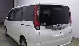 Toyota Noah III, 2015 год, 1 345 000 рублей, 2 фотография
