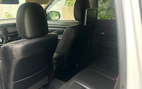 Mitsubishi Outlander III рестайлинг 3, 2015 год, 1 770 000 рублей, 2 фотография