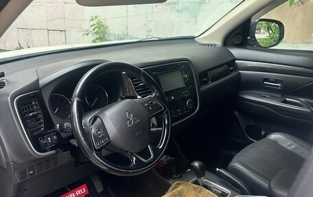 Mitsubishi Outlander III рестайлинг 3, 2015 год, 1 770 000 рублей, 3 фотография