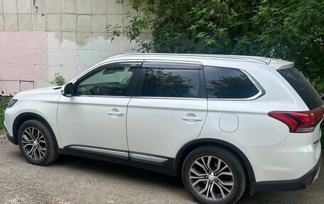 Mitsubishi Outlander III рестайлинг 3, 2015 год, 1 770 000 рублей, 6 фотография