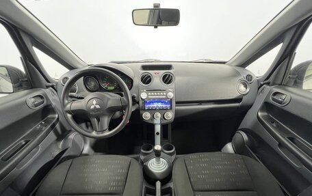 Mitsubishi Colt VI рестайлинг, 2005 год, 300 000 рублей, 10 фотография