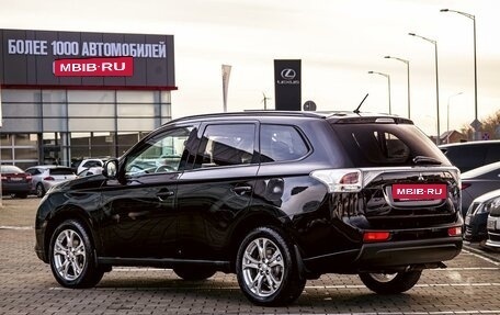 Mitsubishi Outlander III рестайлинг 3, 2014 год, 1 255 000 рублей, 4 фотография