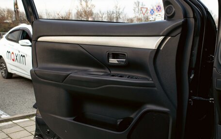 Mitsubishi Outlander III рестайлинг 3, 2014 год, 1 255 000 рублей, 12 фотография