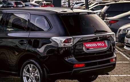 Mitsubishi Outlander III рестайлинг 3, 2014 год, 1 255 000 рублей, 10 фотография