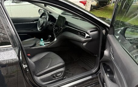 Toyota Camry, 2023 год, 3 300 000 рублей, 2 фотография