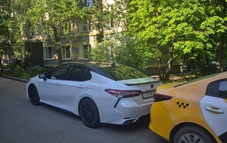 Toyota Camry, 2018 год, 1 700 000 рублей, 3 фотография