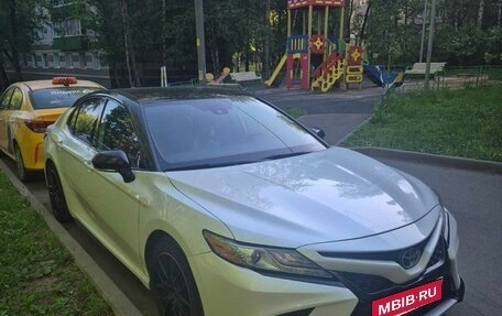 Toyota Camry, 2018 год, 1 700 000 рублей, 2 фотография