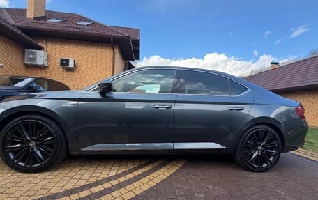 Skoda Superb III рестайлинг, 2021 год, 2 245 000 рублей, 3 фотография