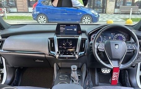 Toyota Crown, 2018 год, 3 899 000 рублей, 11 фотография