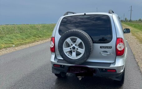 Chevrolet Niva I рестайлинг, 2015 год, 665 000 рублей, 3 фотография