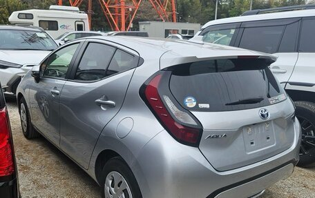 Toyota Aqua, 2023 год, 1 180 000 рублей, 3 фотография