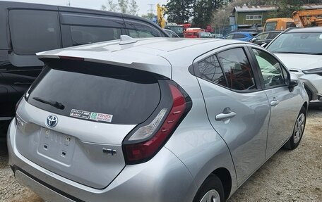 Toyota Aqua, 2023 год, 1 180 000 рублей, 4 фотография