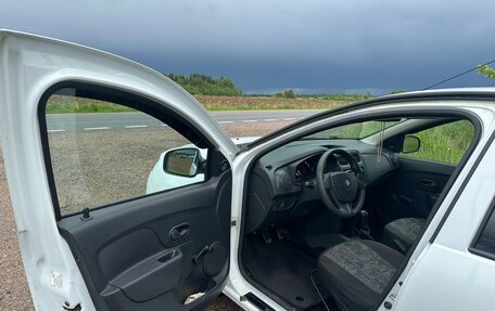 Renault Logan II, 2015 год, 640 000 рублей, 11 фотография